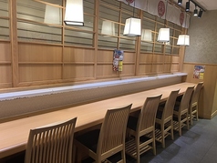 おひとり様でも入りやすいカウンター席をご用意しています♪ショッピングモールでの買い物帰りにふらっと立ち寄るのもおすすめです◎気軽に本格的な名古屋の味をお楽しみください！