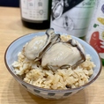 当店は年中無休で、もちろん日曜も休まず営業しております！ご旅行や週末のお出かけで広島に来られた際にも、活気ある店内で美味しい牡蠣料理をお楽しみいただけます。