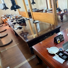 少人数-大人数様対応可能（お席は自由自在に変更可能）席ごとにダクト完備