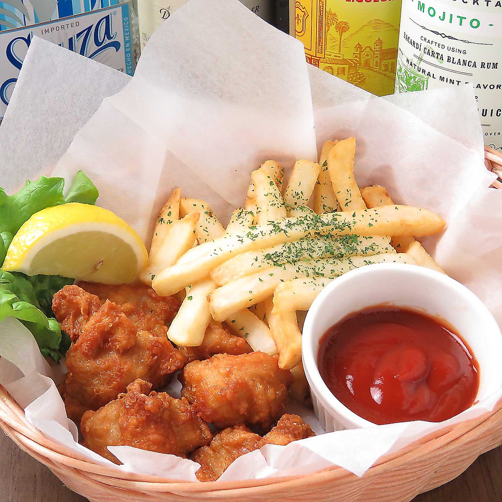 パーティー料理からおつまみ系などお手頃なフードメニューが充実！気軽につまめてカラオケのお供に◎