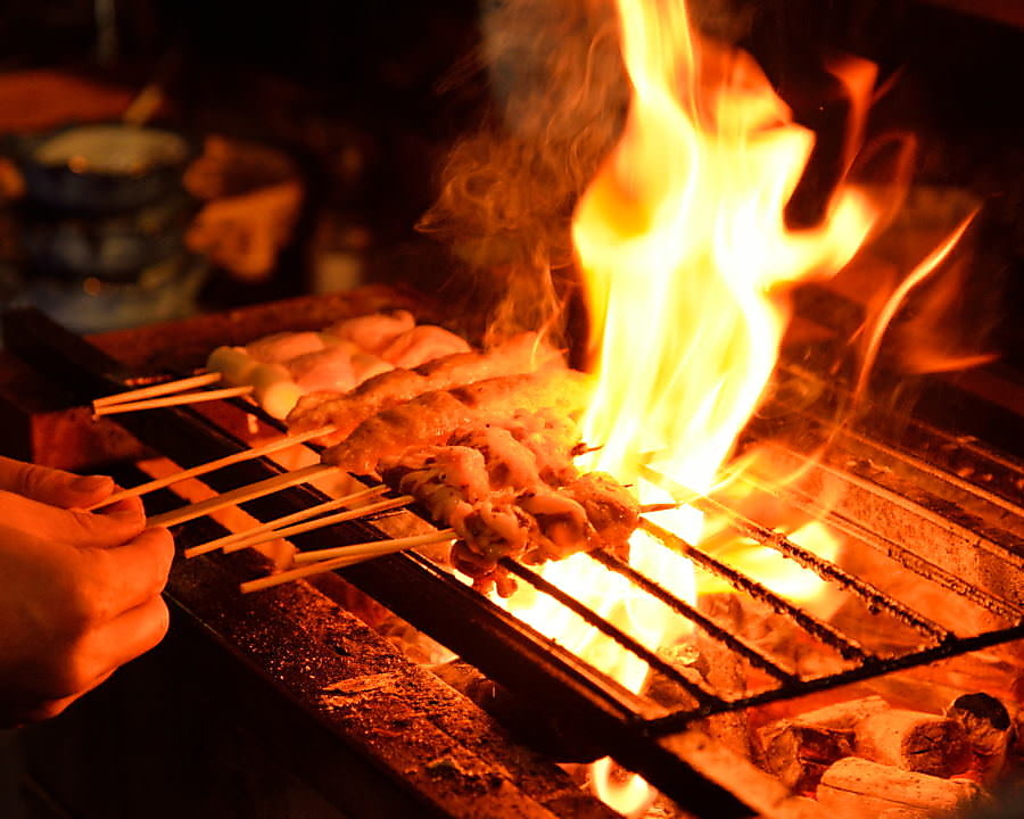 炭火で丁寧に焼いた手仕込の串焼きをどうぞ！