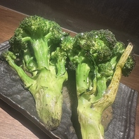 丸ごとブロッコリーの熾火焼き