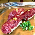 料理メニュー写真 高級馬肉寿司3貫