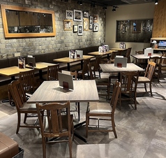 4名様用テーブルがリニューアル♪ゆったり座れます!