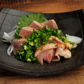 料理メニュー写真&nbsp;名物！地鶏もものたたきネギまみれ