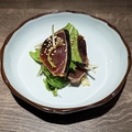料理メニュー写真&nbsp;戻り鰹と玉ねぎの醤油洗い　山わさび和え