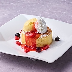 ふわふわパンケーキ いちごソース