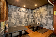 掘りごたつ席のブラインドをしめると半個室としてご利用いただく事ができます。