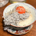 料理メニュー写真 こぼれしらす丼