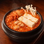 【当店自慢のスンドゥブ】アサリ出汁を使用した海鮮純豆腐も大人気◎ぜひOKOGEへ！