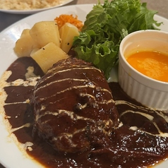 肉汁溢れるハンバーグやトロトロ卵のオムライスを堪能