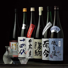 プレミアム日本酒&季節限定の旬な地酒を多数ご用意しています！詳しくはスタッフまでお尋ねください。