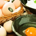 ■烏骨鶏の卵は7日に1個しか産まないといわれる、希少性の高い栄養価たっぷりの卵。プリンやアイスクリームなどスイーツにもふんだんに使用しています。