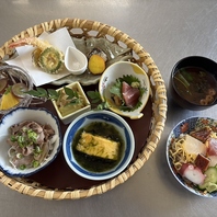 豪華な料理をみんなでシェア♪