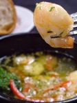 これがプルポ1番人気！海老のアヒージョ、1回食べてみて！！バケットも一緒にどうぞ！！やみつきに★