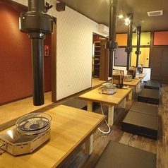 【当店2階】お座敷席◆ふかふか座布団のお座敷席で、ゆったりとおくつろぎください♪最大16名様までご利用可能で、アットホームな雰囲気でのお食事に最適です☆