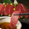 料理メニュー写真 馬刺し三点盛り