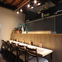 白を基調とした明るくお洒落な店内で、美味しい料理を♪