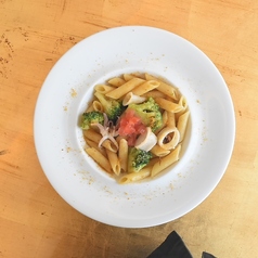 【オイルベース】イカとブロッコリーのアンチョビ ペンネ