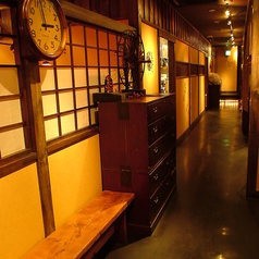 日頃の疲れも癒される、レトロな雰囲気で落ち着く空間。気の合う仲間と「いろは」な時間を、心ゆくまでお楽しみください♪シックな店内はデートにもピッタリです☆※写真は系列店イメージです