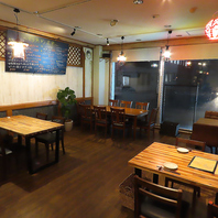 開放的な店内でこだわりの中国郷土料理を堪能