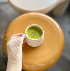 甘いスイーツと深いコーヒーで、午後のひと休み。