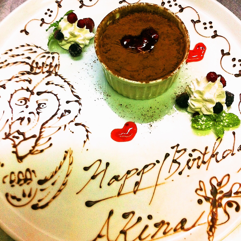 お誕生日や記念日に◎メッセージプレートで素敵なサプライズ演出はいかがでしょうか♪