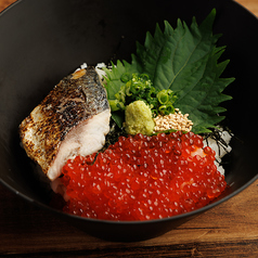 焼き鯖とイクラの混ぜご飯