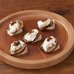 北海道クリームチーズといぶりがっこ