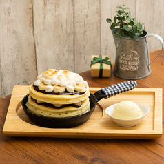 焼きマシュマロとチョコレートのバナナパンケーキ