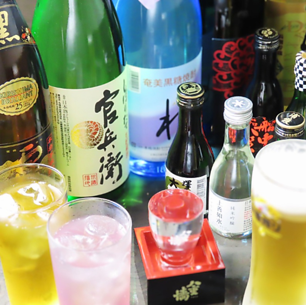 厳選した日本酒や焼酎を豊富に取り揃えてます。その他にもビールやサワーなどもご用意しております。
