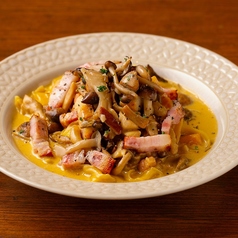 たっぷりキノコのカルボナーラ