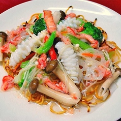 アオリイカと紅ずわいがに入りあんかけやきそば