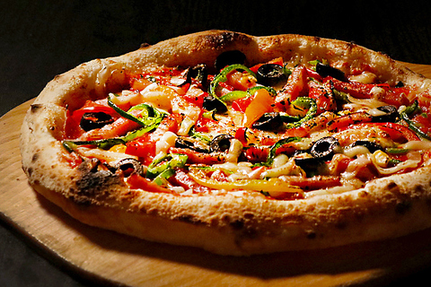 生地から手作り！５００℃の窯で焼き上げるピザは絶品です♪