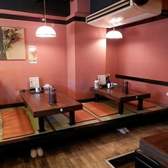 靴を脱いで足を伸ばせるため、お子様連れのご家族やグループでの宴会にもおすすめの座敷席です。