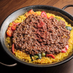 当店自慢のパエリアは2～3人前になっているので仲間やご友人とシェアしながらお楽しみいただけます◎