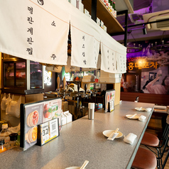 デートや友人との食事にもみんなでワイワイ楽しみながら美味しい料理を食べて素敵な時間をお過ごし下さい♪お席の配置は変更可能ですので2名様~10名様程度まで幅広く対応致します!!また、貸切も行っておりますので宴会や歓迎会・送別会などにもお使い下さい♪