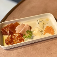 チーズ3種とハム 盛り合わせ