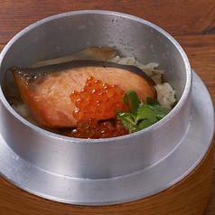 鮭といくらの羽釜飯