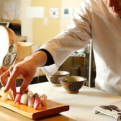 旬食材を活かす寿司と和食の丁寧仕込みにこだわる