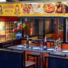 市ヶ谷駅より徒歩3分の好立地☆表通りから一本入った路地裏にひっそりと佇みます。お洒落な入口にはテラス席も完備しており、天気のいい日は外で気持ちよくお食事をお楽しみいただけます！！