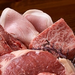 『Zushio』では、ブロックごとに仕入れた厳選肉を"独自の熟成法"で仕上げ、最高の一皿を提供します。