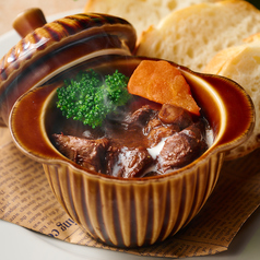 牛タンの赤ワイン煮込み