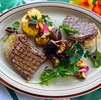 朝食、ランチ、ディナー全時間帯営業しております。