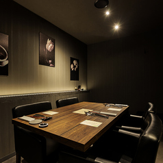 4名様席の個室。最大14名様までご利用可能です。