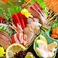 北は北海道、南は九州、全国津々浦々のその時期に一番良いものだけを職人の目利きで選び抜きくらのあかりでは新鮮な旬のお魚をお客様にお届けします。