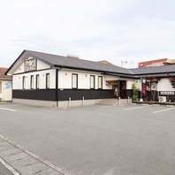 家族連れも安心！広々とした駐車場を完備しています