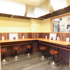 カウンター席もあるのでお一人様でも気軽に立ち寄れます。美味しい和牛をリーズナブルな価格で自分のペースでお楽しみいただけます。