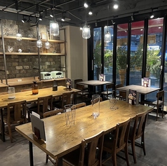 最大12名様の大テーブル、窓側テーブルもございます♪