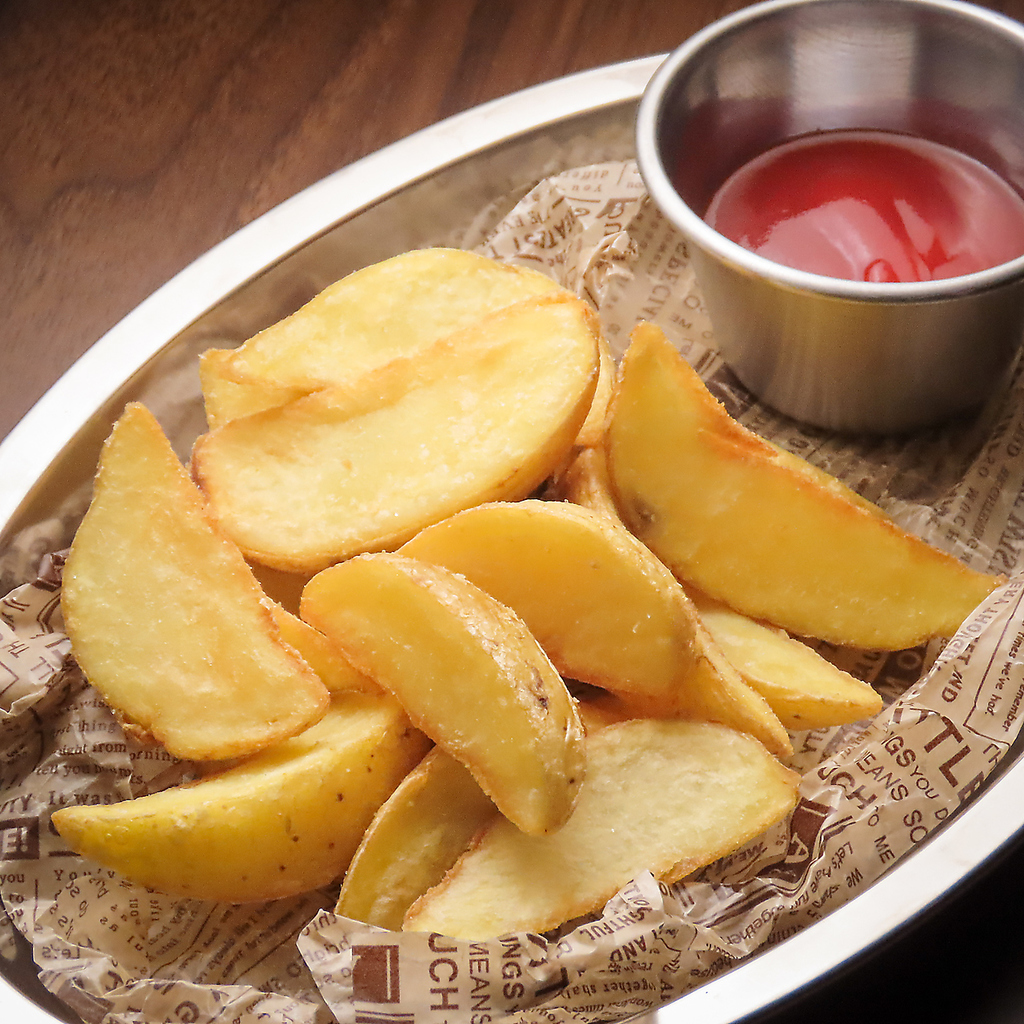 パエリアやピザだけでなく定番タパスも種類豊富にご用意しています！お酒のお供にいかがでしょうか☆